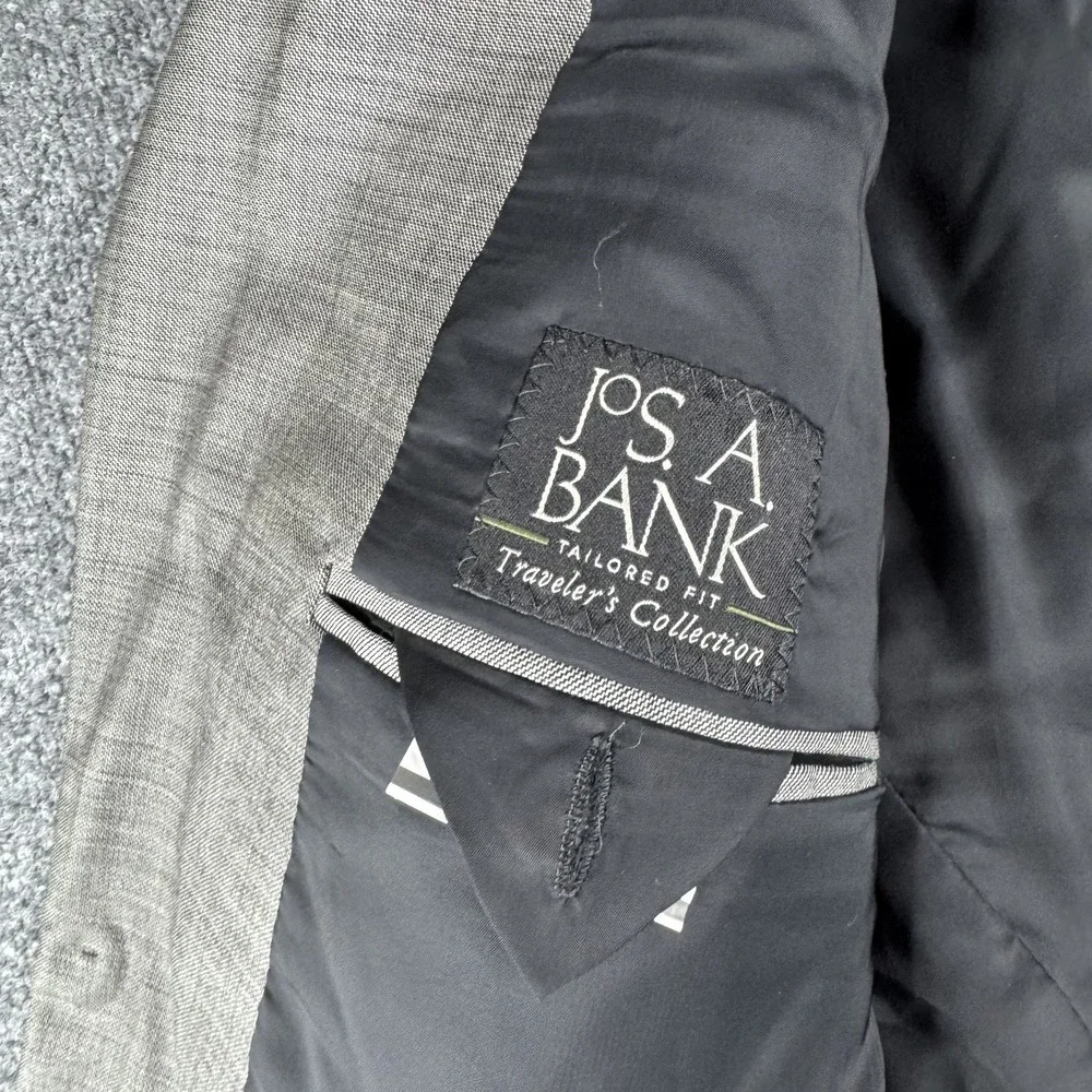 Jos A Bank Gordon Blazer Mens 41R Gray Traveler Windowpane‎ Wool Sport Coat